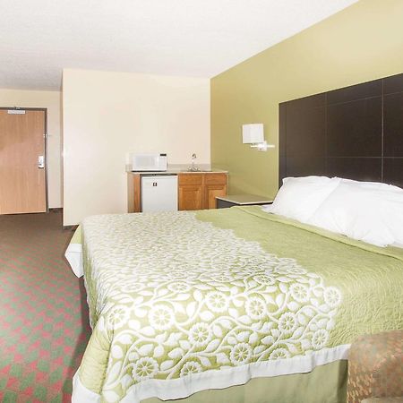 Days Inn By Wyndham Lexington Ne Esterno foto