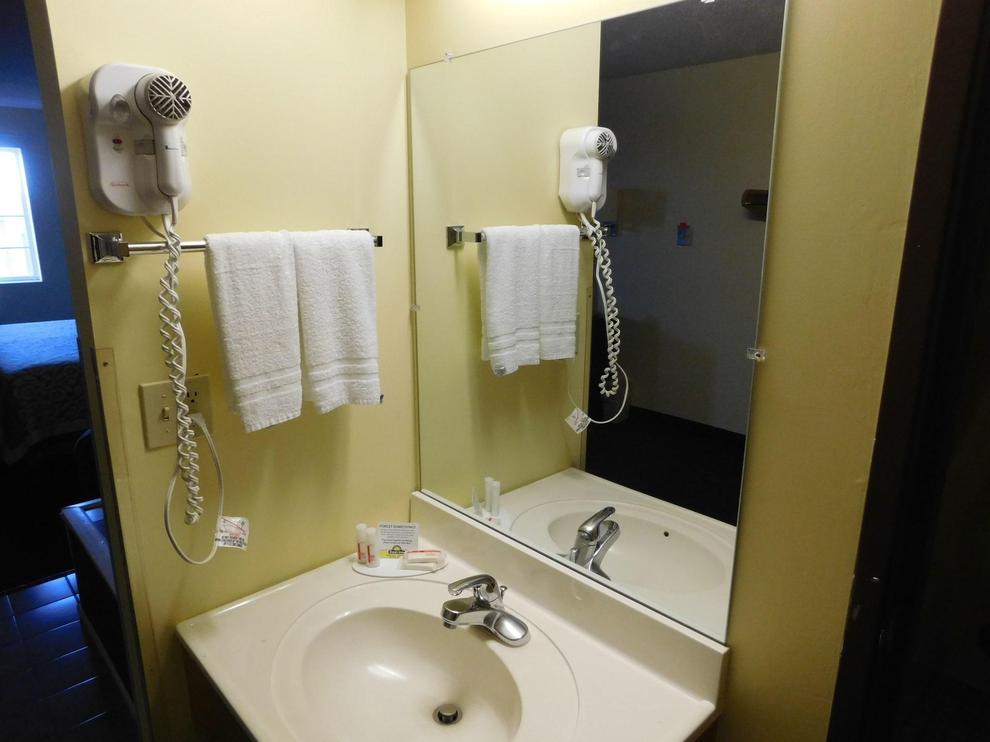 Days Inn By Wyndham Lexington Ne Esterno foto