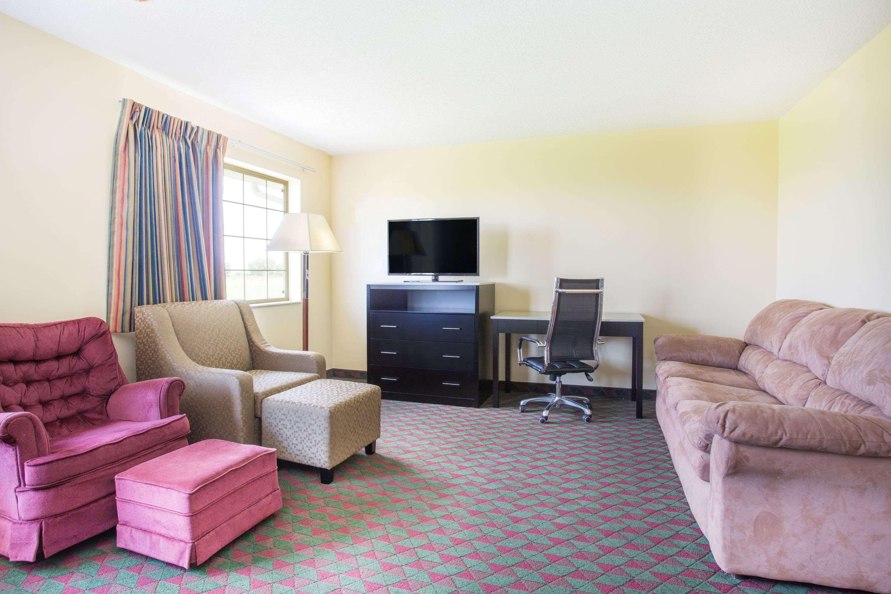 Days Inn By Wyndham Lexington Ne Esterno foto