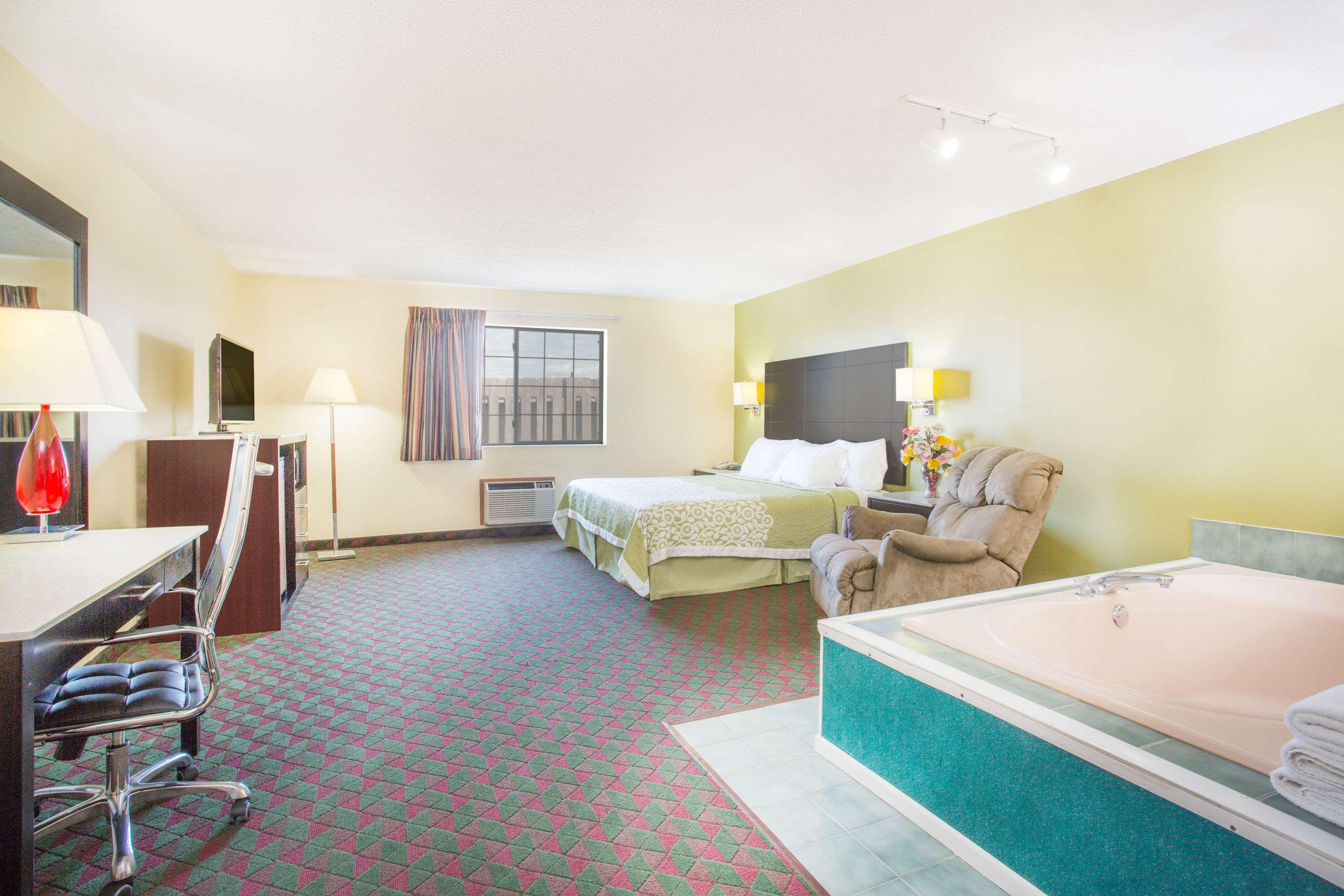 Days Inn By Wyndham Lexington Ne Esterno foto