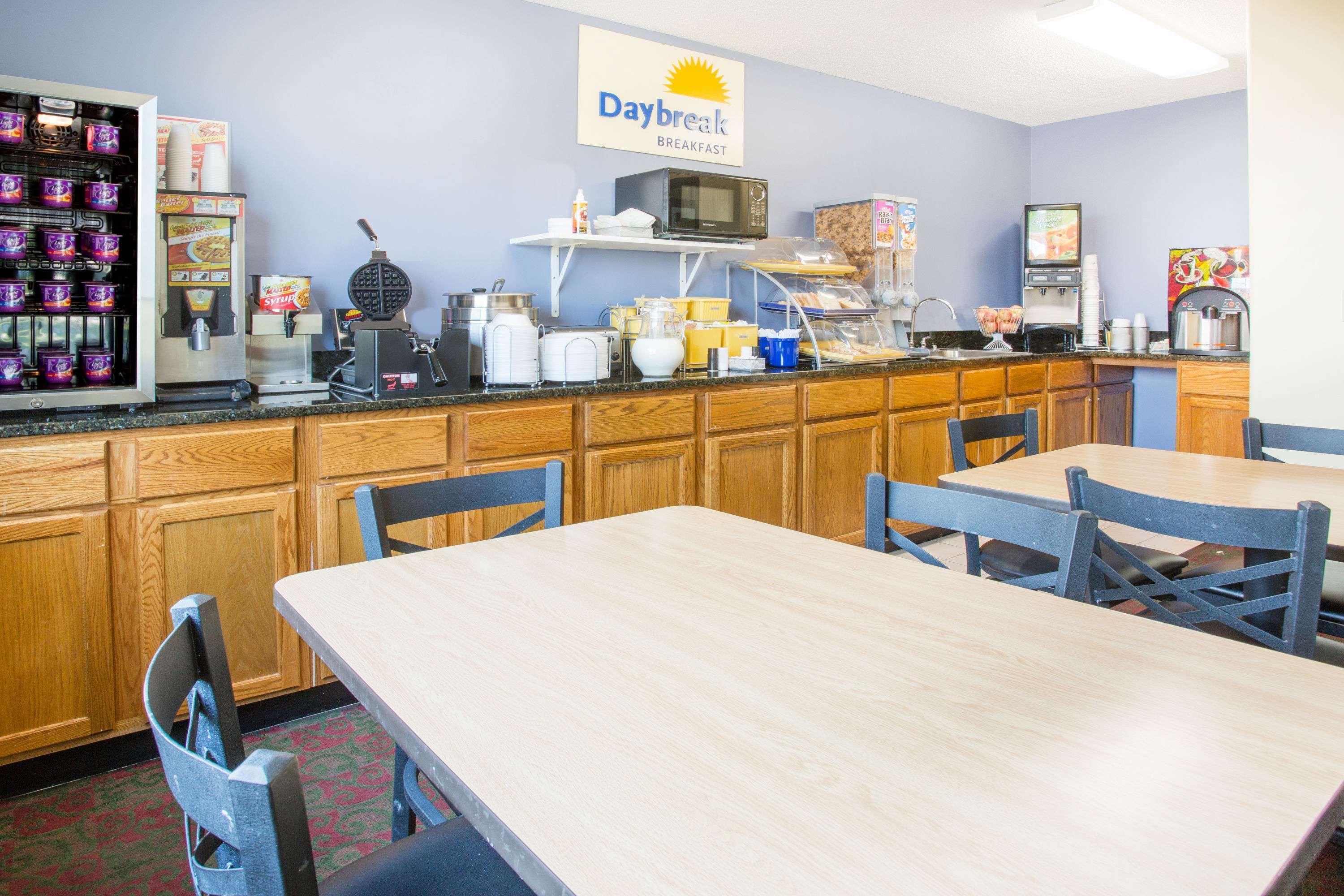 Days Inn By Wyndham Lexington Ne Esterno foto
