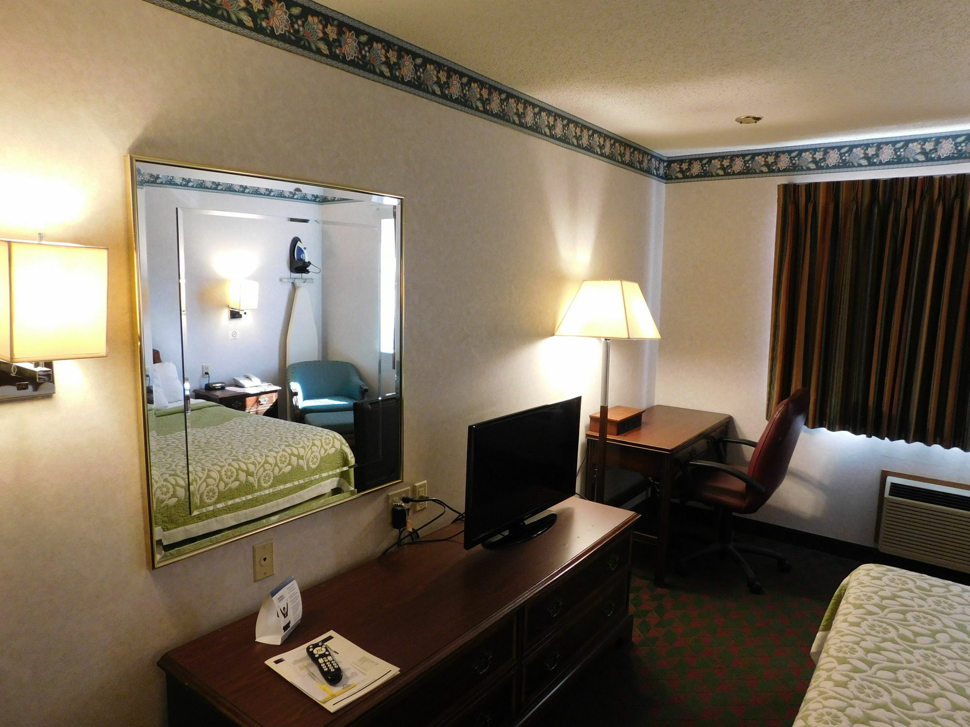 Days Inn By Wyndham Lexington Ne Esterno foto