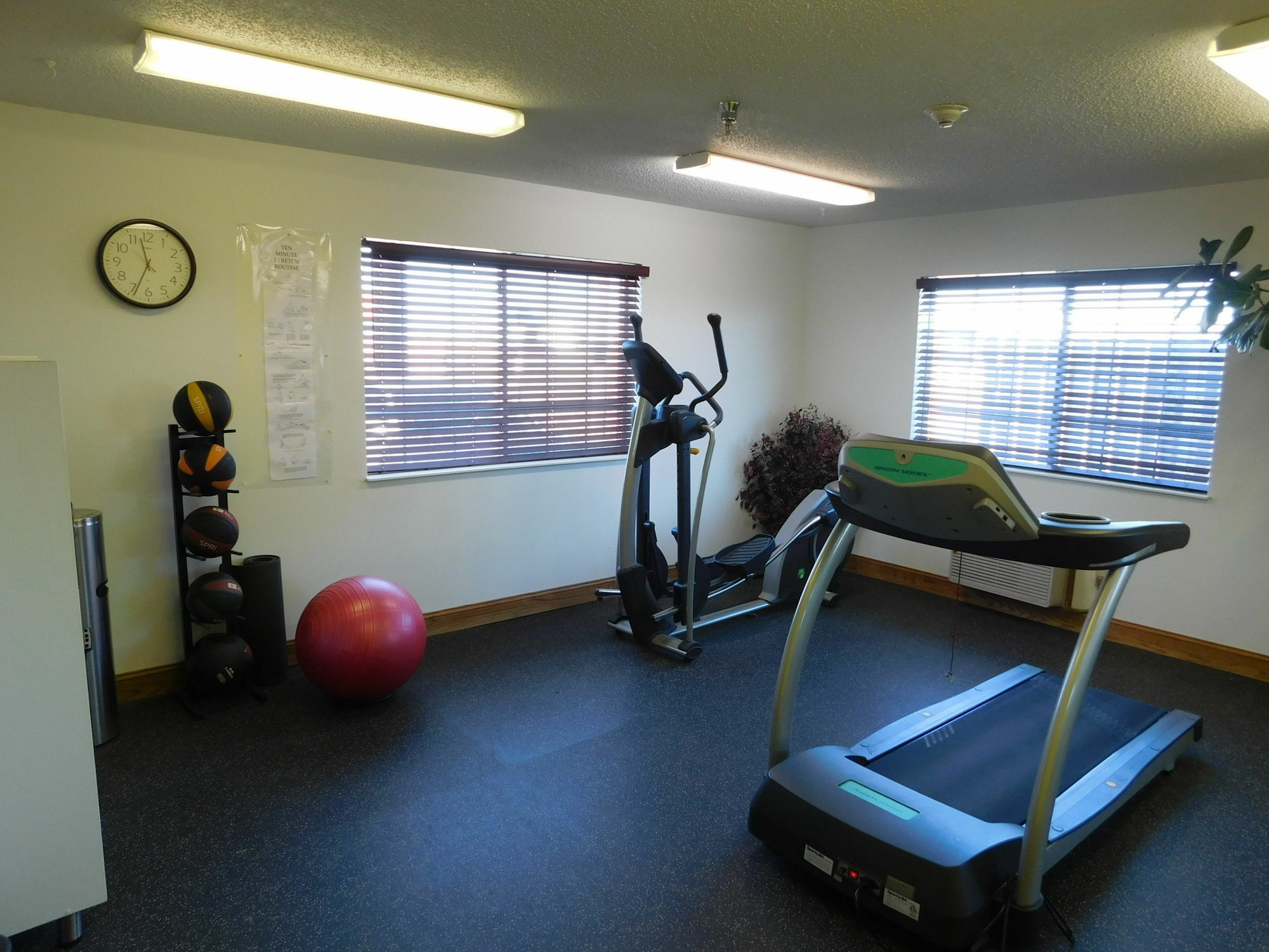 Days Inn By Wyndham Lexington Ne Esterno foto